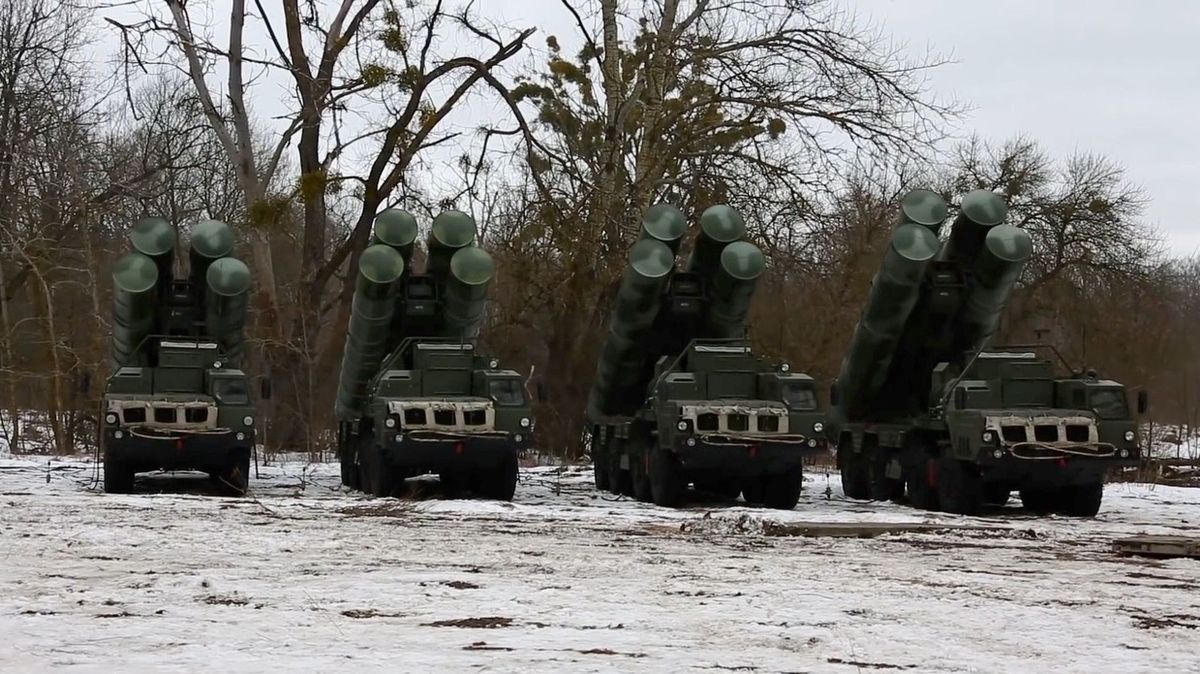 Bělorusko uvedlo do pohotovosti raketové systémy S-400 a Iskander